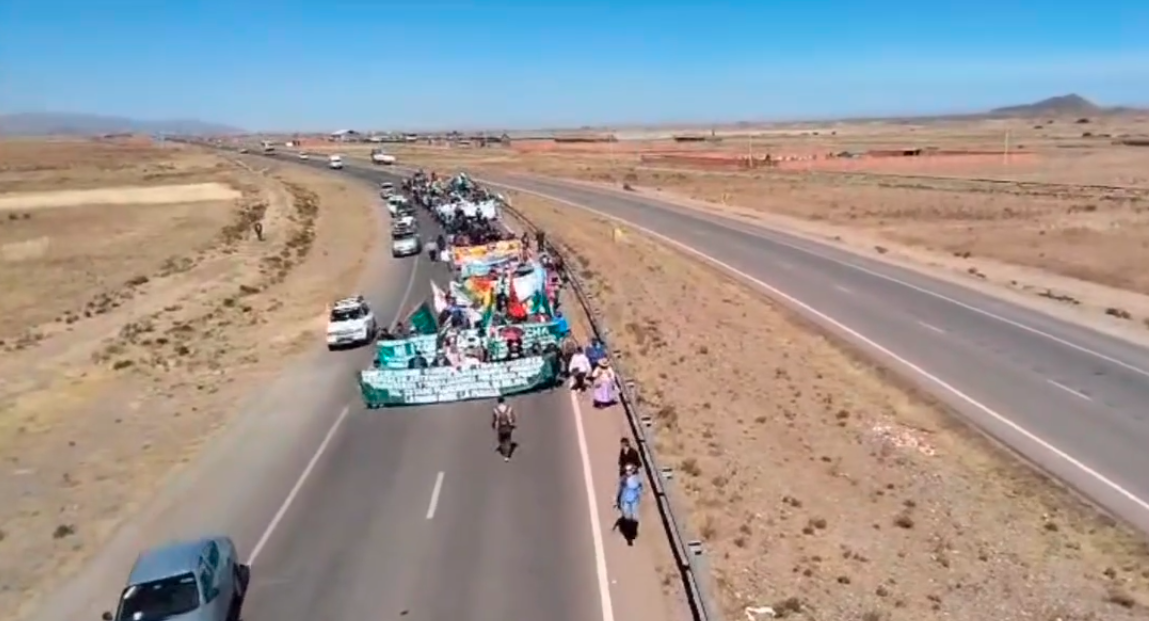 Gremiales marchan a La Paz para exigir atención a sus demandas y