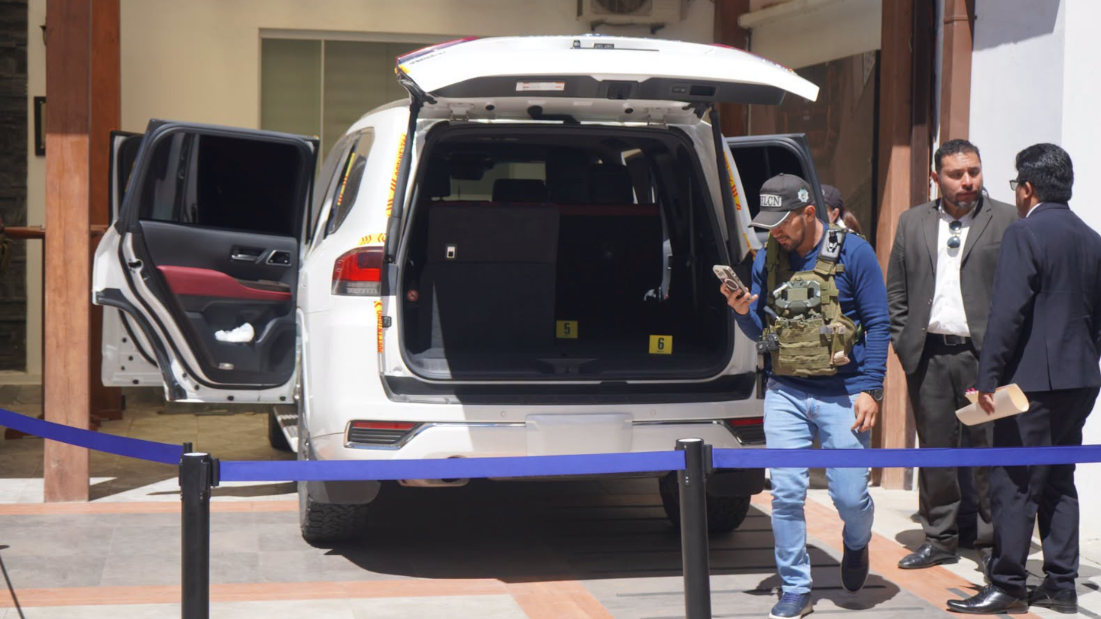 Desprecintan un segundo vehículo de exfiscal Mariaca y hallan armas de fuego, municiones y una antena Starlink 004 2026 10 12T154645.992
