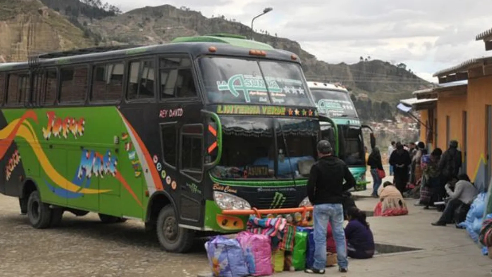 Gobernación de La Paz acuerda alza de pasajes de 19% a 25% en transporte a diésel 004 2026 10 13T190843.782