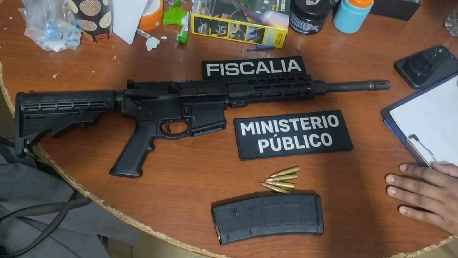 Fiscalía investiga a fiscal en Santa Cruz tras el hallazgo de fusil AR-15 en su inmueble 004 2026 10 14T165302.381