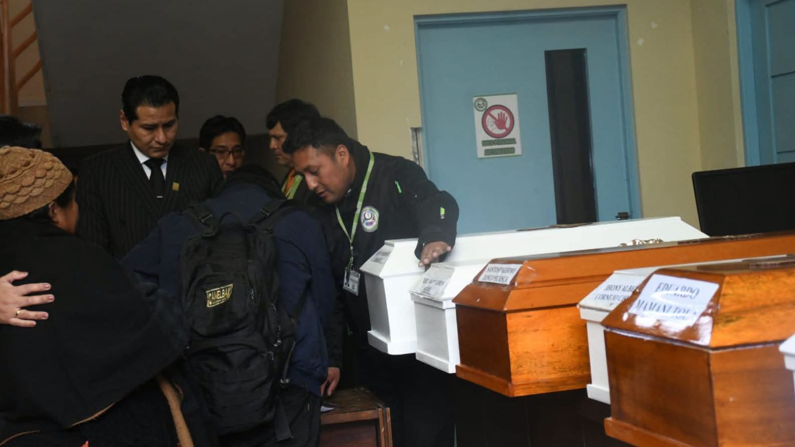 Fiscalía entrega restos de seis soldados fallecidos en el Regimiento de Viacha y anuncia procesos contra altos mandos 004 33