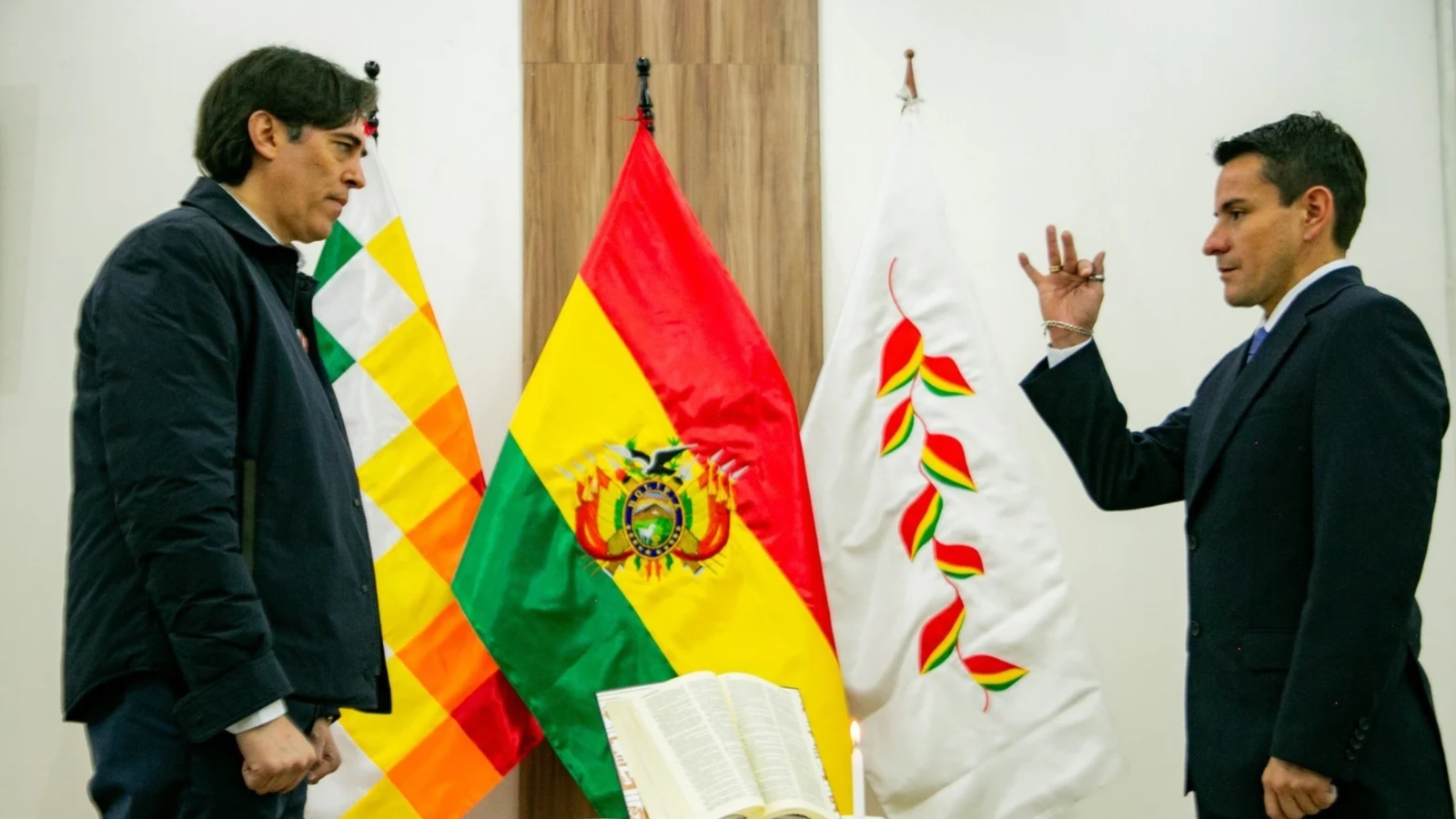 Posesionan a Jorge Vaca Navajas como nuevo director de AEVivienda 004 39 1