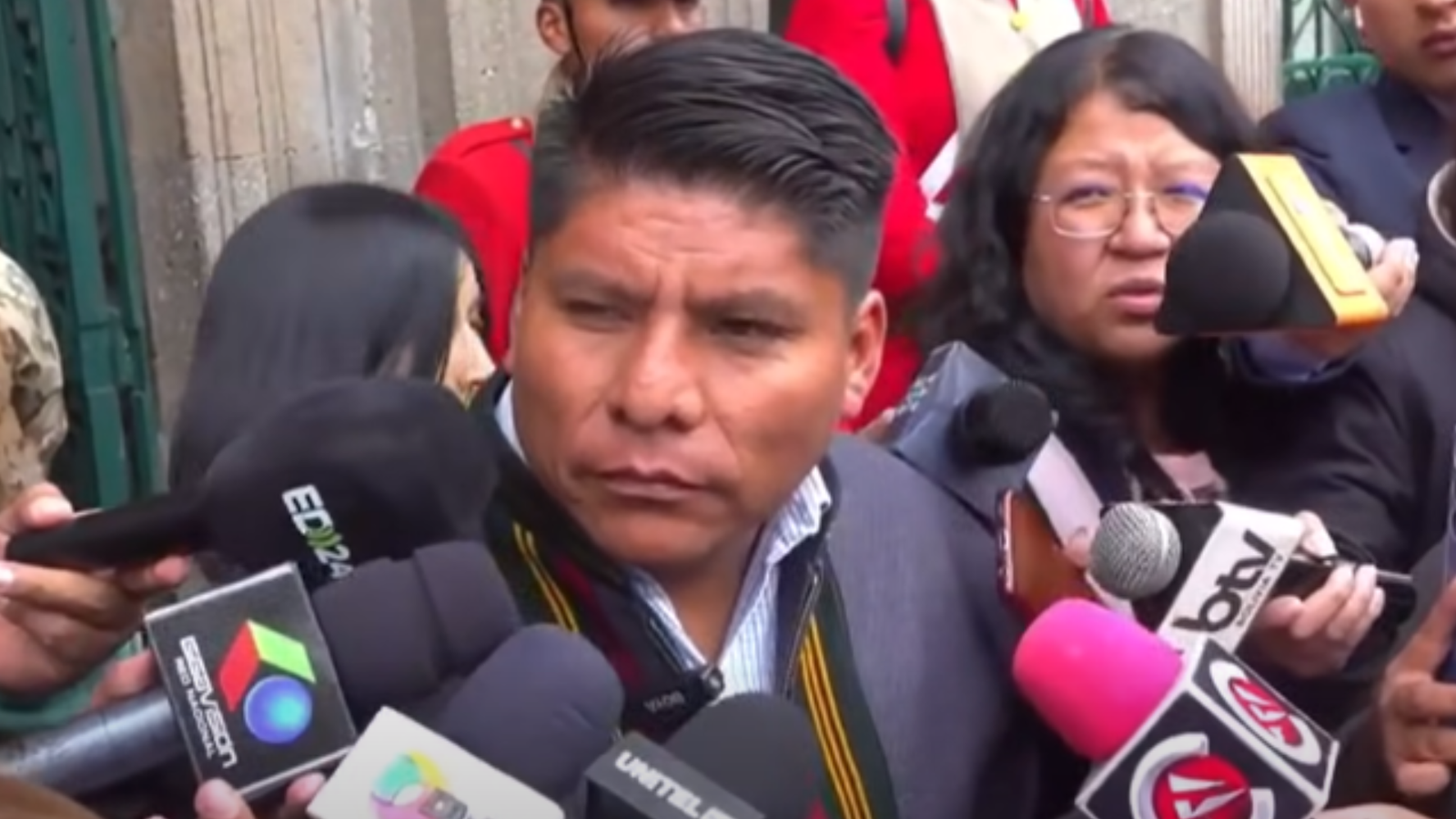 Loza califica de injerencia política de EE. UU. por retiro de visas y exige defender la soberanía boliviana 004 43