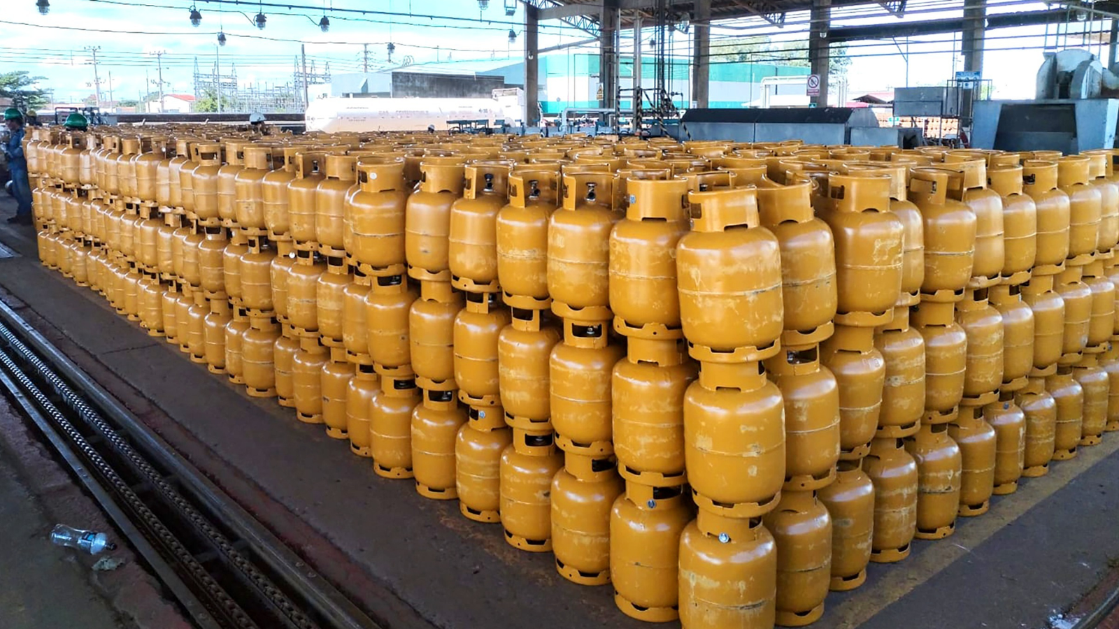 Distribuidores de gas anuncian suspensión del reparto de garrafas desde este jueves por alza del diésel 004 56