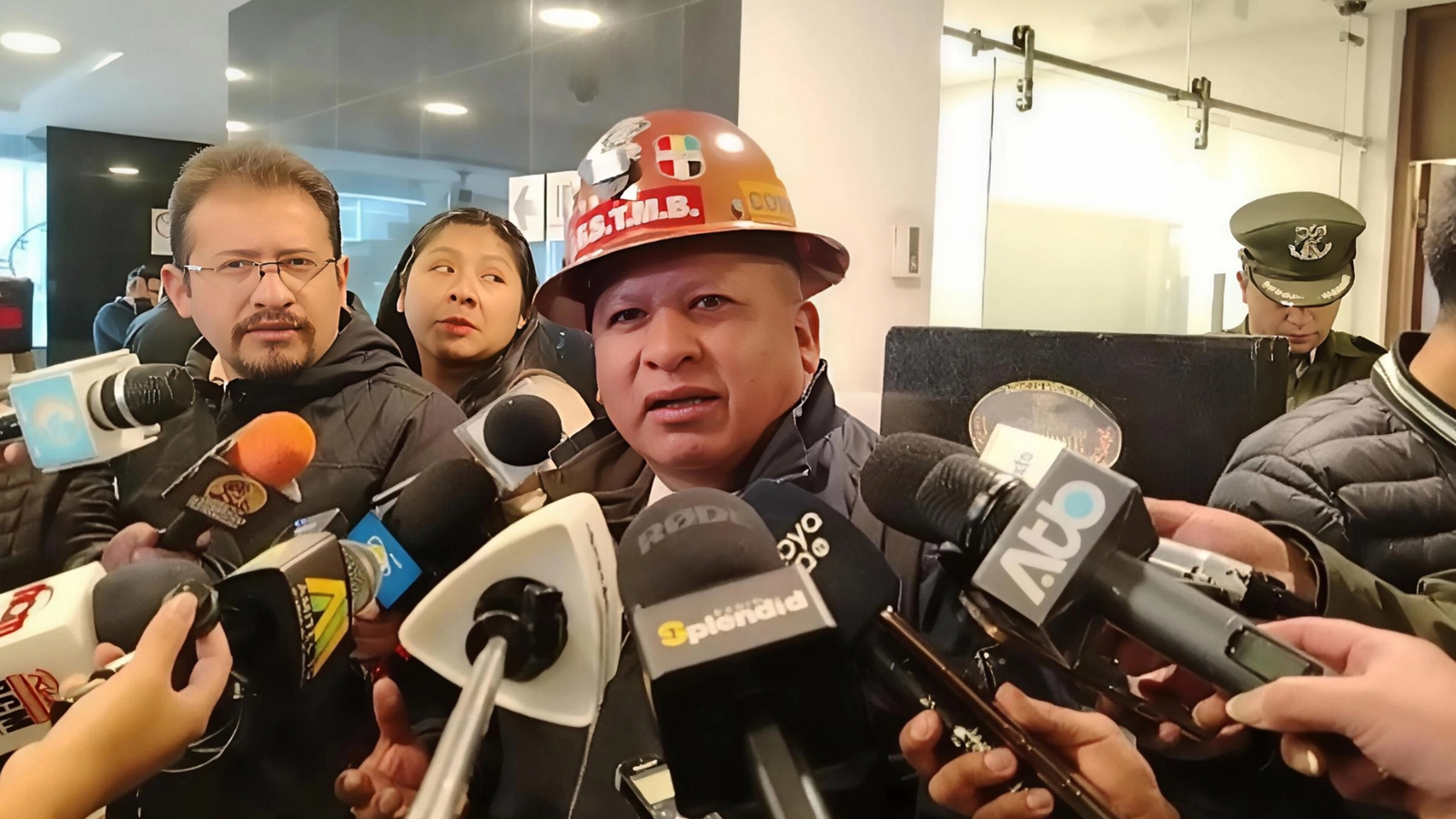 Mineros advierten que ninguna ley antibloqueos evitará protestas si no se atiende las demandas de la población 004 8