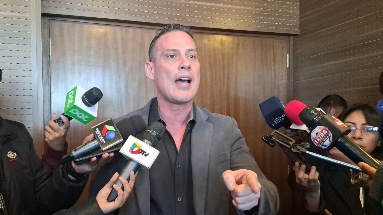 López denuncia amedrentamiento del Gobierno, exige pruebas por acusaciones de maletines y pide tolerancia cero contra el narcotráfico 004 80
