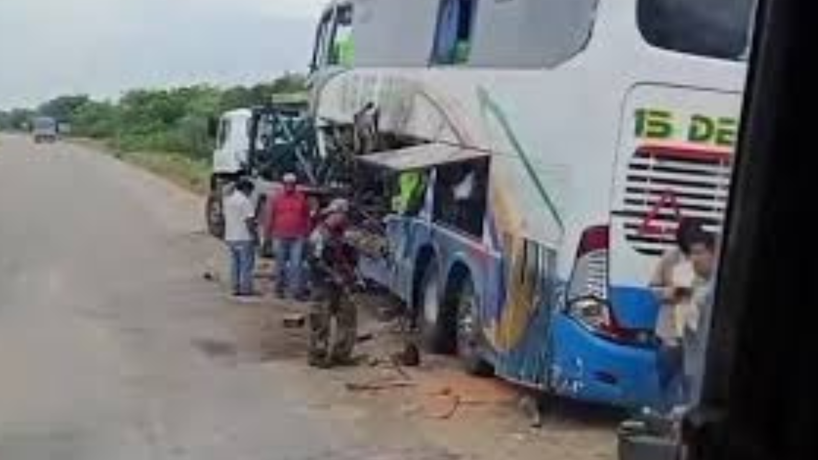 Choque frontal en la Bioceánica deja 7 muertos y 17 heridos: camión habría invadido carril 004 20260919 140702 0000 1