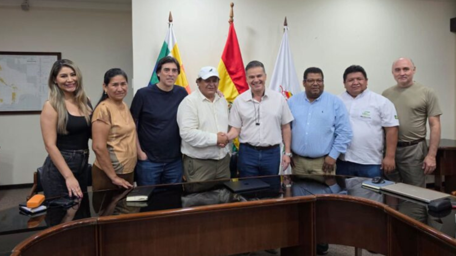 Gobierno y transportistas de Santa Cruz llegan a acuerdo, descartan paro de este lunes y abren mesa de diálogo por el diésel 004 20260921 061819 0000