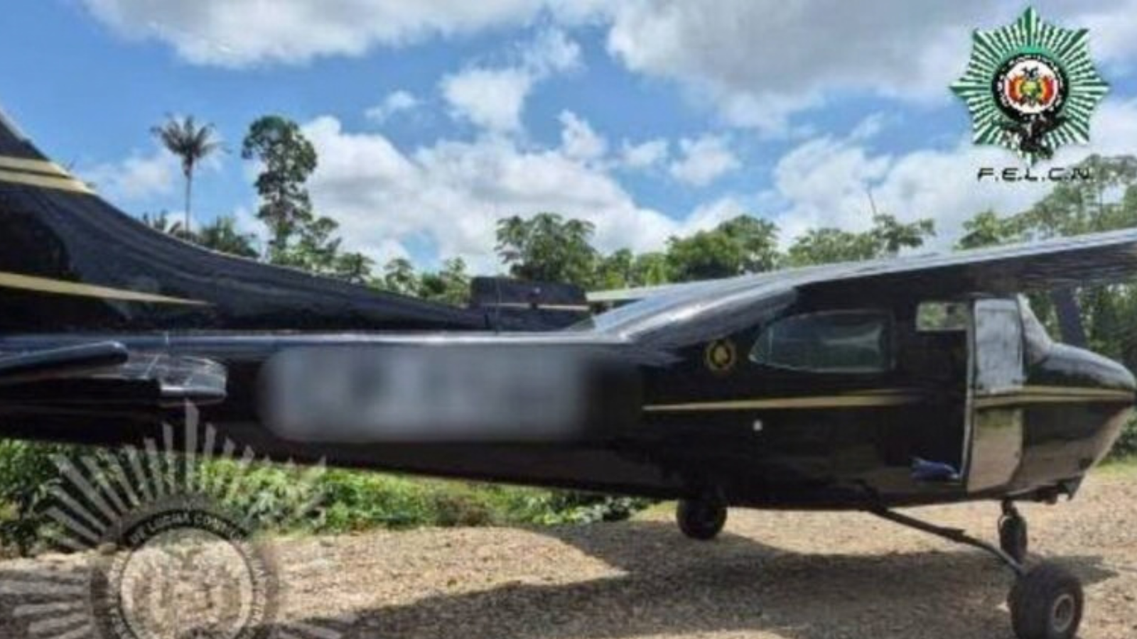 FELCN halla avioneta y 180 paquetes de cocaína en Villa Tunari 004 20261010 124637 0000
