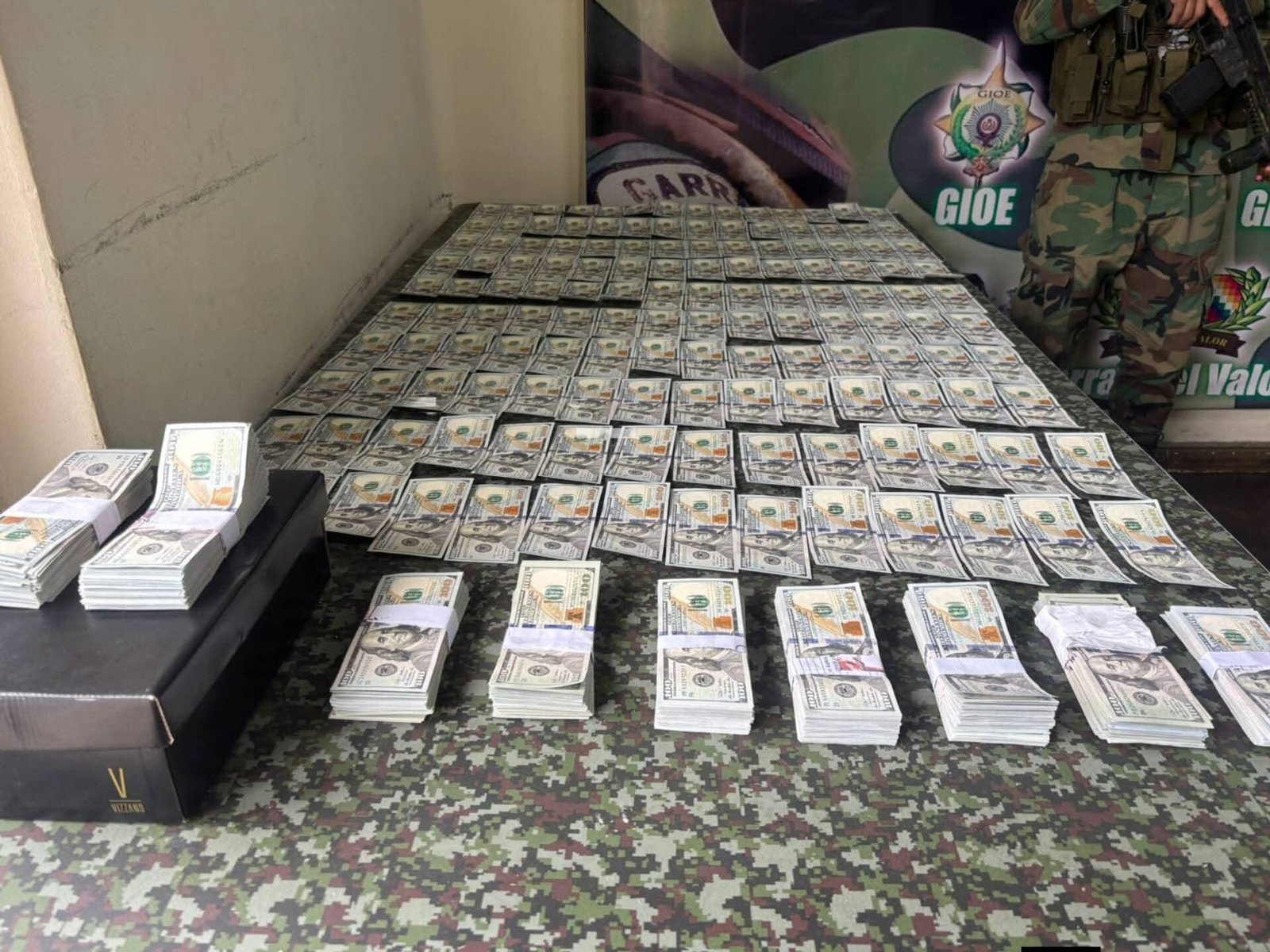 Secuestran $us 100.000 falsos en Cochabamba y aprehenden a mujer con antecedentes 100000