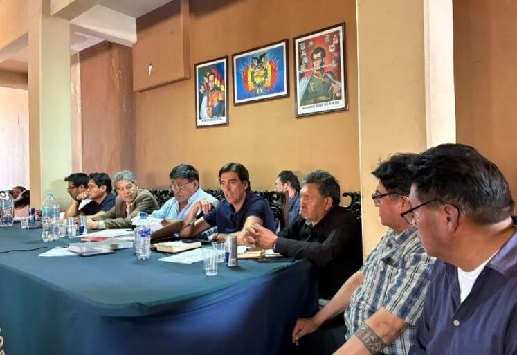 Gobierno ratifica vigencia del Decreto 5716 y convoca a choferes a dialogar 1000250417