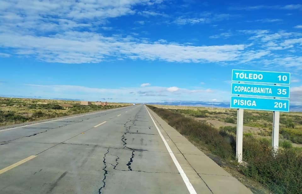 Un muerto y cuatro heridos tras el vuelco de una vagoneta en la ruta Oruro–Pisiga 173531578 4248558401823339 407225430846233338 n