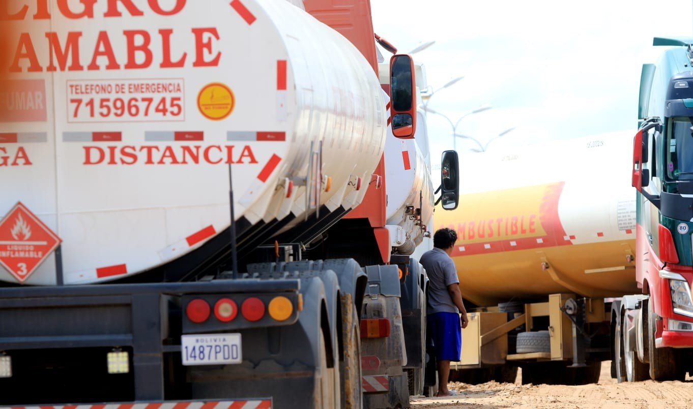 Cisterneros señalan que suspendieron traslado de combustible para YPFB por precio del diésel 1757230615567