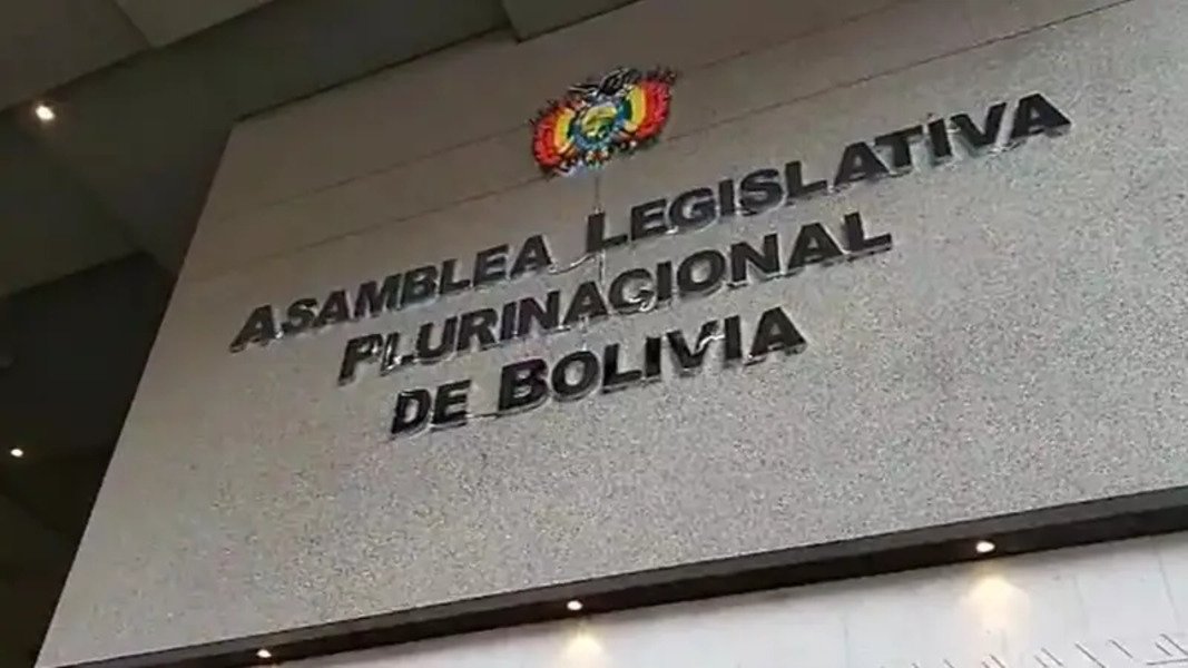 Vehículos oficiales del Legislativo en manteamiento por gasolina de baja calidad, denuncia diputado 1768403288340 1