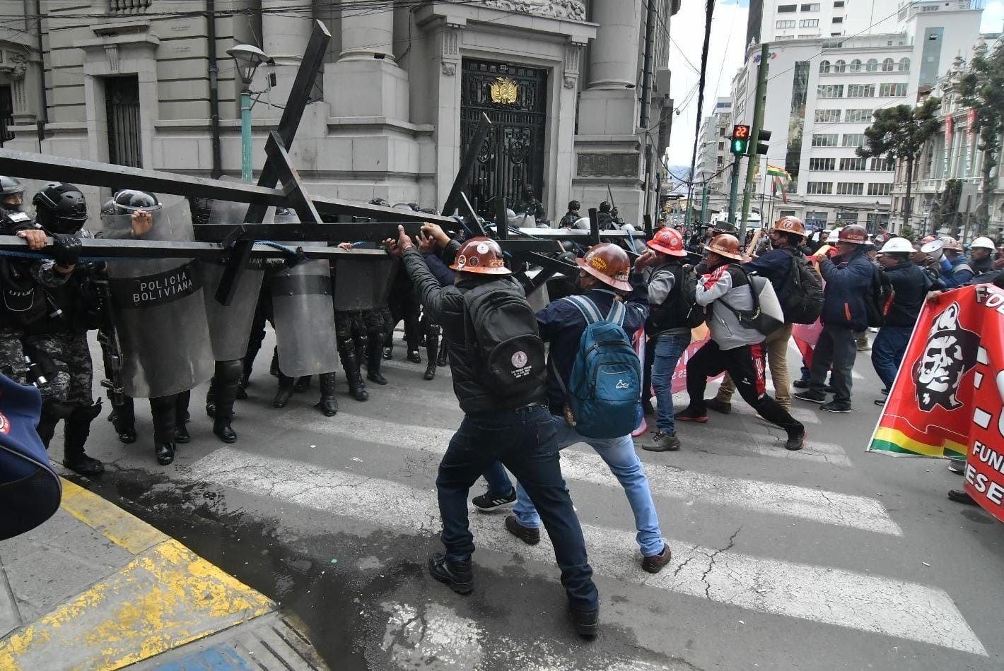 Defensoría reporta siete fallecidos y más de 300 arrestados por conflictos en Bolivia 1768495217226