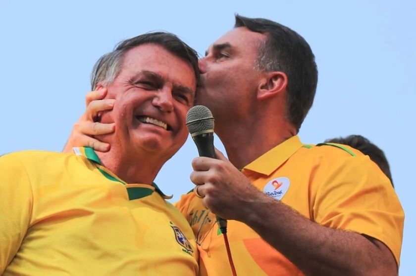 El Supremo autoriza las visitas de Flávio Bolsonaro a su padre en prisión domiciliaria 177d2793 c47a 4696 89b2 c7d76f044fe6