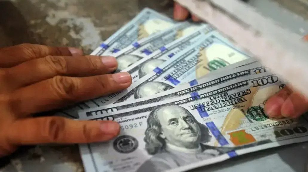 Defensa del Consumidor atenderá reclamos por ajustes en contratos vinculados al dólar 1782576153793 1