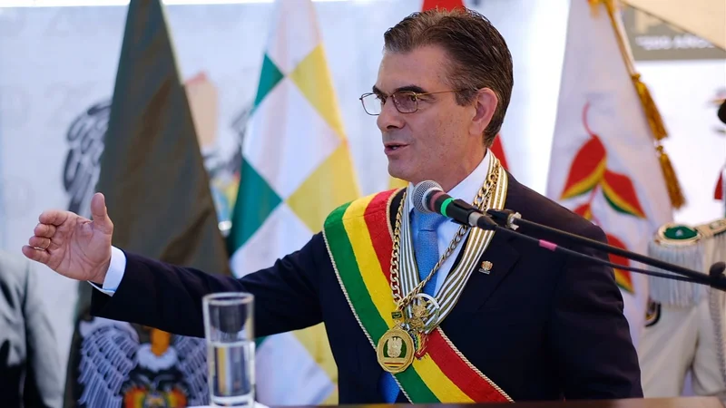 Presidente Paz respalda trabajo de la Policía en casos “maderas” y oro en Viru Viru 1784921402036