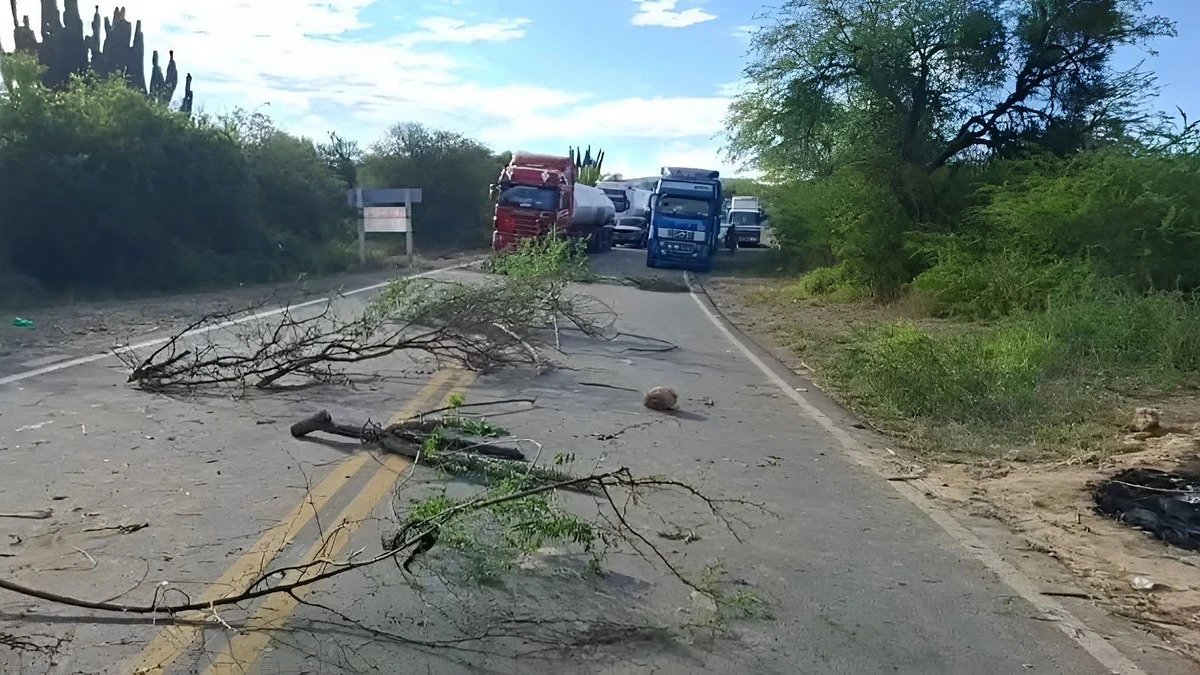 Santa Cruz: Levantan bloqueo en Comapara tras acuerdo con la ANH 1788955085126