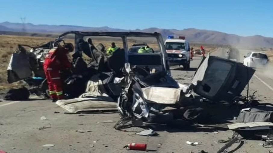 Tránsito confirma cinco fallecidos y un arrestado tras accidente de minibús del grupo Karumanta 1791901003839 1