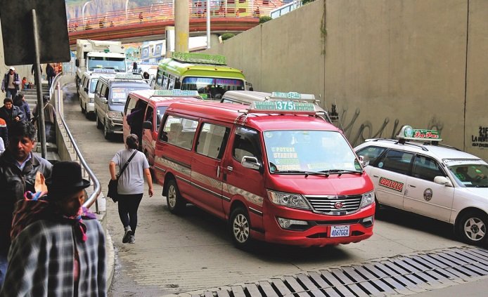 Choferes de La Paz analizan subir pasajes tras ajuste del dólar 1 12 912 1