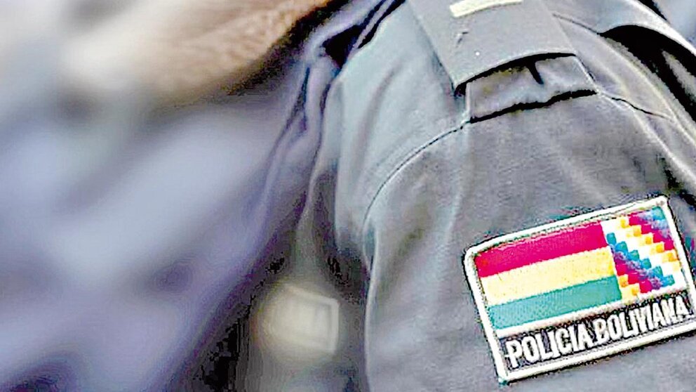 Capturan a falso policía que extorsionaba a delincuentes en El Alto 2023101622274228502