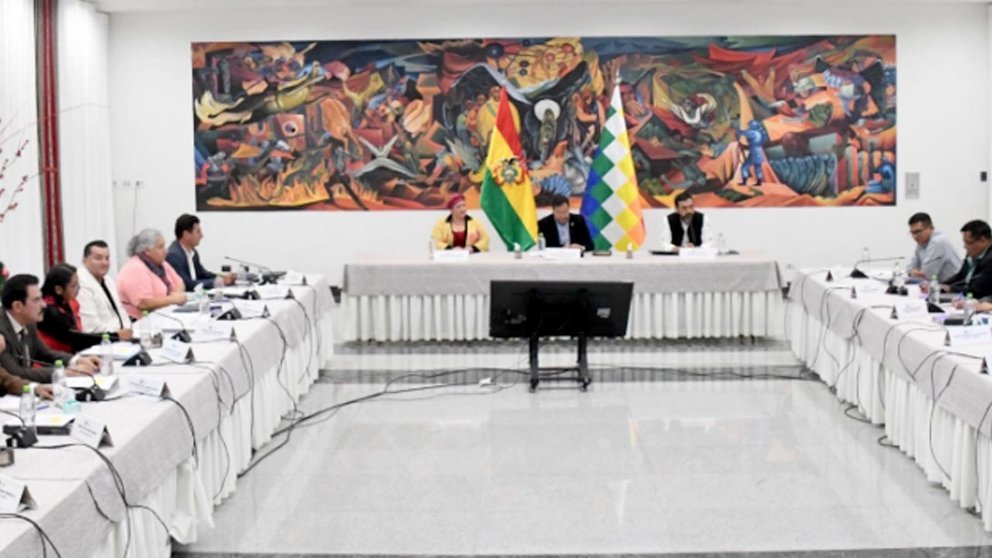 Arce se reúne con alcaldes del país para tratar gestión de proyectos 2024062421422377624