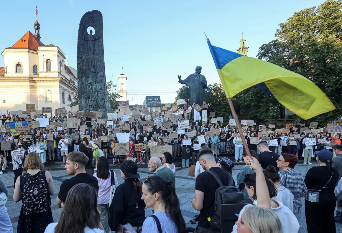 Primeras Grandes Protestas Contra Zelenski Sacuden Ucrania en Plena Guerra 2025 07 23t063005z 939228553 rc2urfatcqjp rtrmadp 3 ukraine crisis corruption 20250723155325385