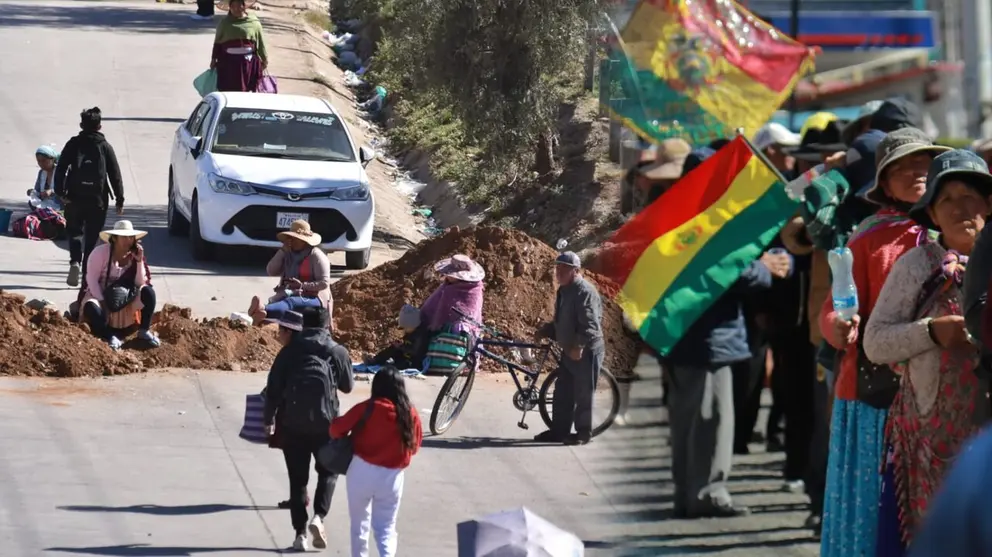 Bolivia registra 54 bloqueos en siete departamentos 2025060212381253759