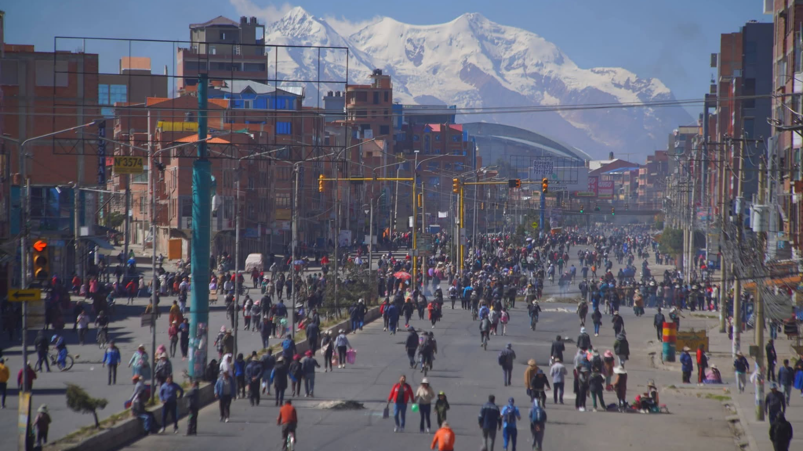 Cortan el acceso al aeropuerto de La Paz debido a la reactivación de bloqueos 20260516 125915 0000