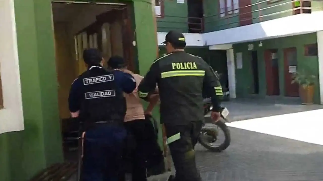 Aprehenden a hombre que vendía cargos en Alcaldía de Sacaba; pedía hasta Bs 2.000 por puesto 2026061116390319475
