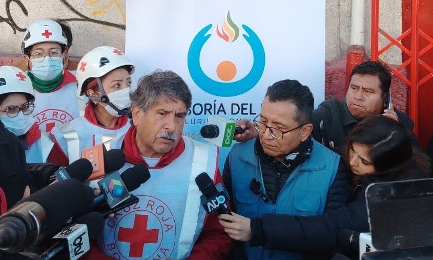 Parte caravana humanitaria para socorrer a choferes varados en ruta hacia Tambo Quemado 20260615091954 475 1