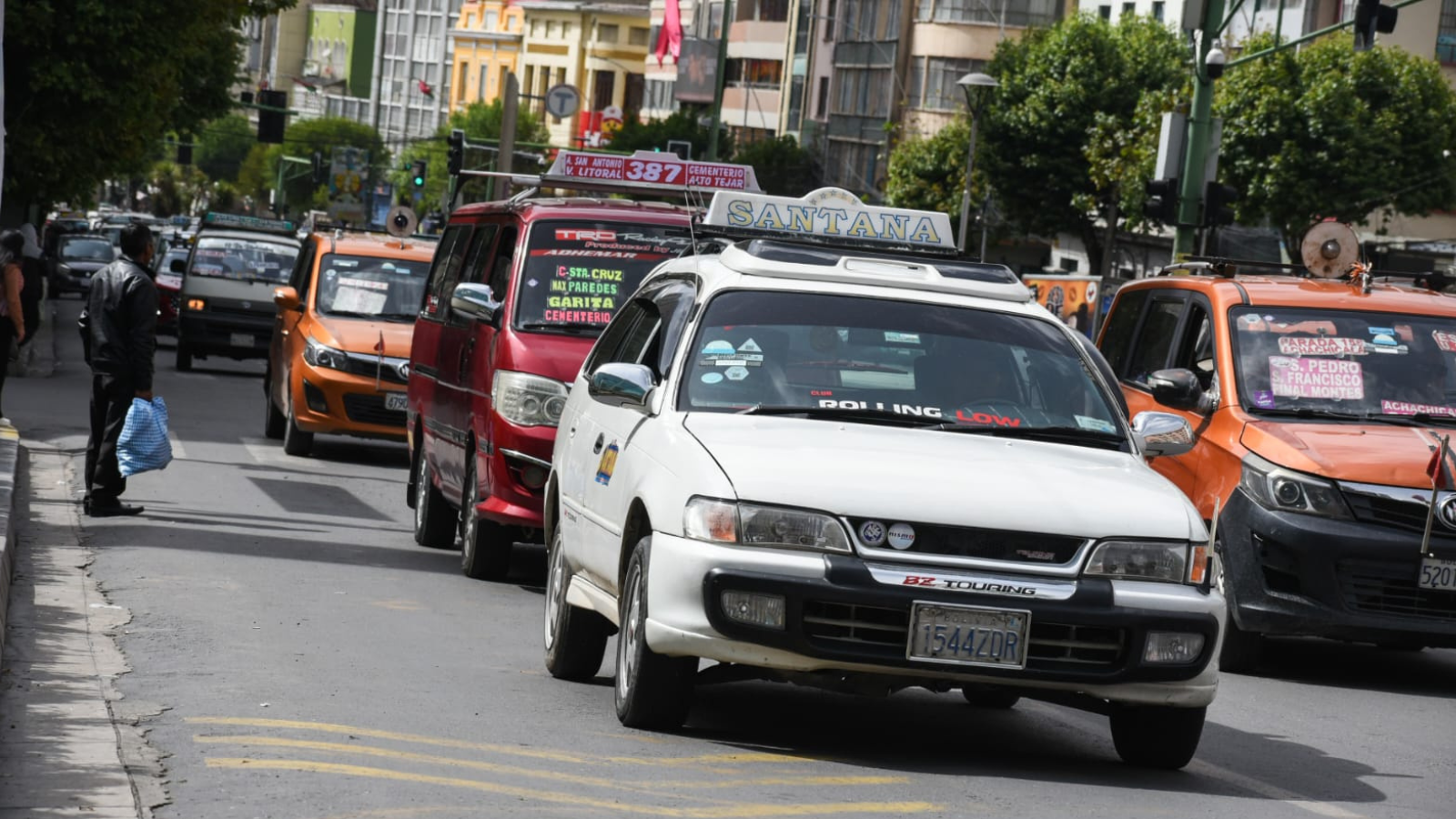 Alcalde de La Paz pide frenar la legalización de autos indocumentados, advierte más congestión y consumo de combustible 3400 2026 10 28T174336.806