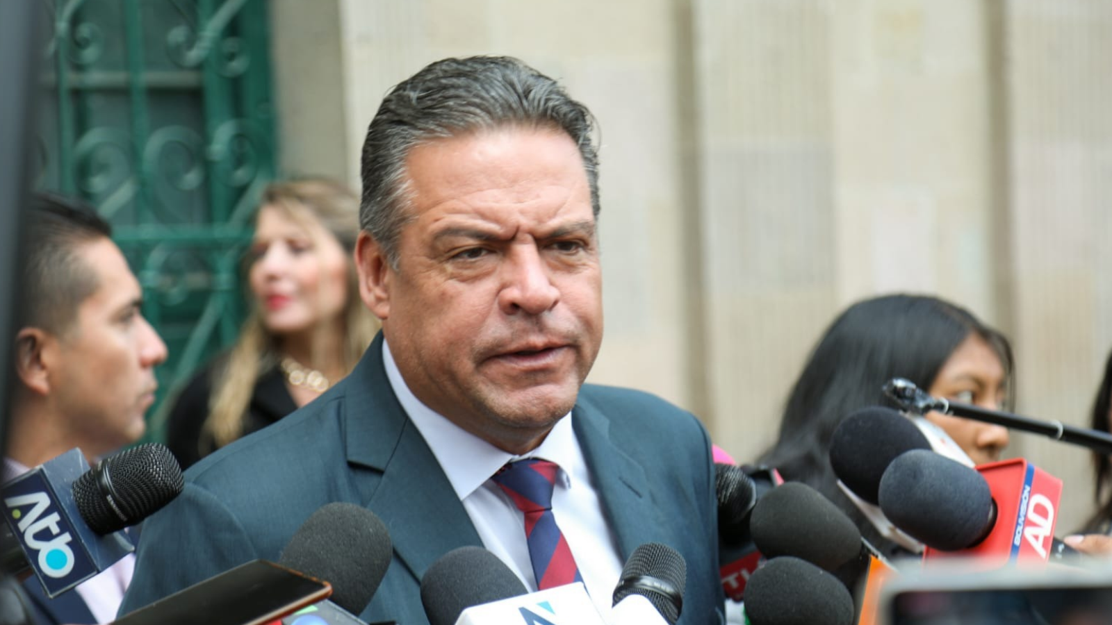 Gobernador de La Paz descarta privatización de institutos técnicos e invita al magisterio a sumarse a la transformación educativa 3400 44