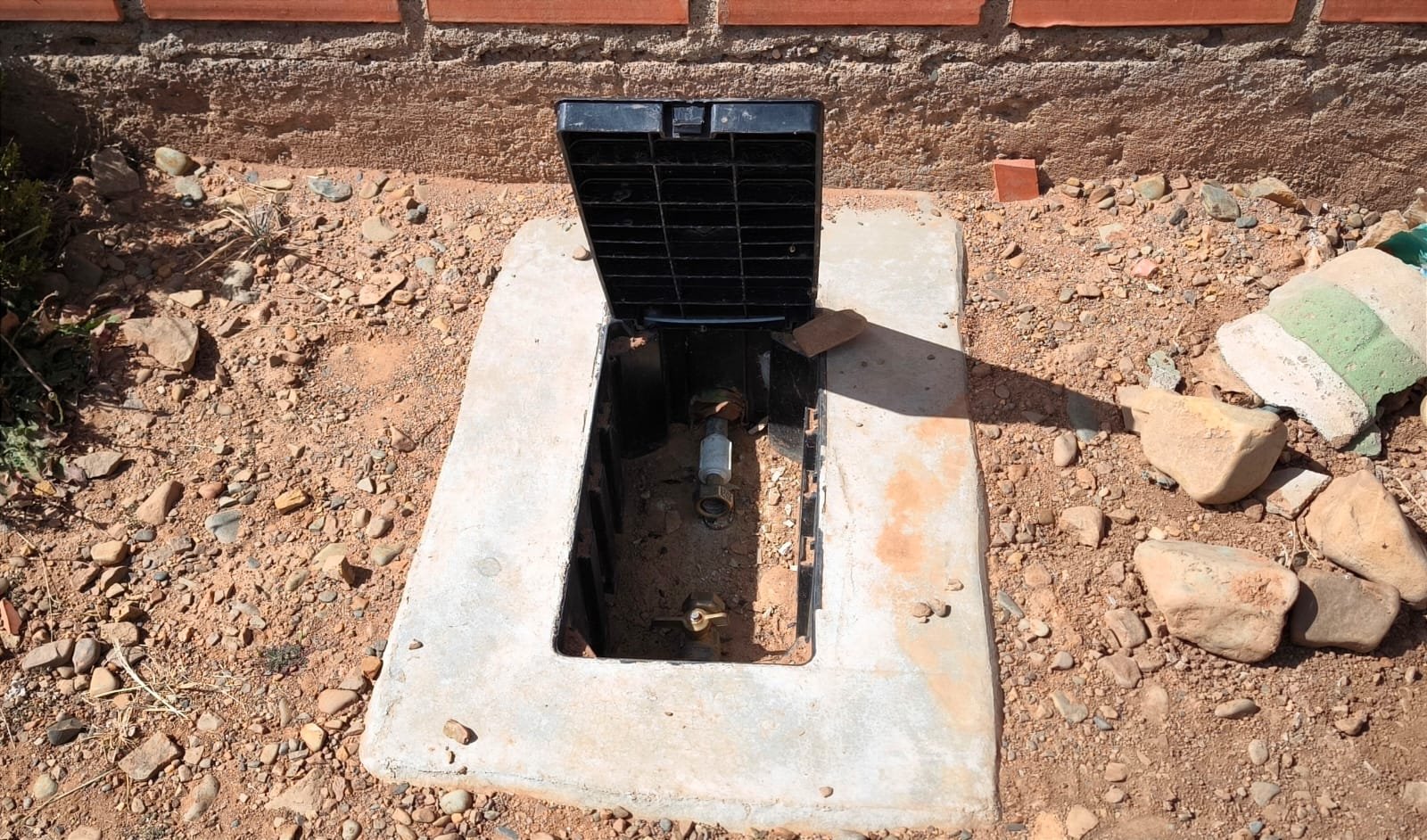 Vecinos reportan el robo de 15 medidores de agua en el Distrito 9 de El Alto 453457868 903938761760276 561565646648089722 n
