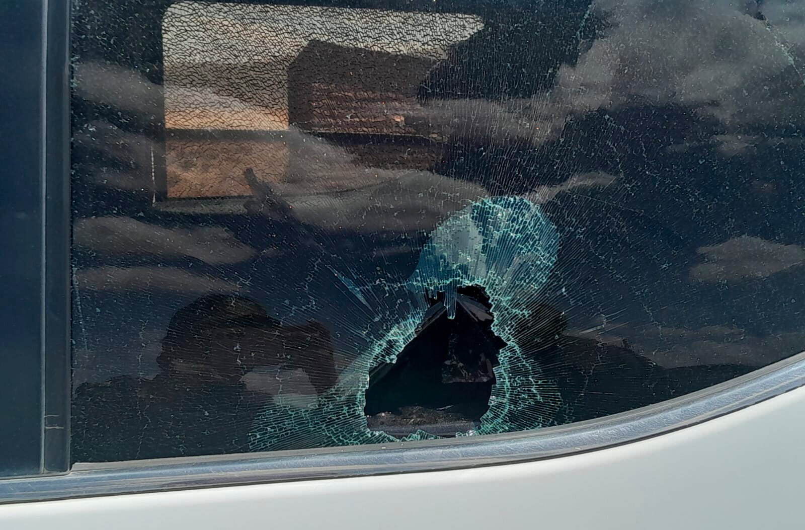 Envían a la cárcel a marchista evista por apedrear a una patrulla de la Policía 460130591 902668318574939 6337908366079810711 n e1727446658171