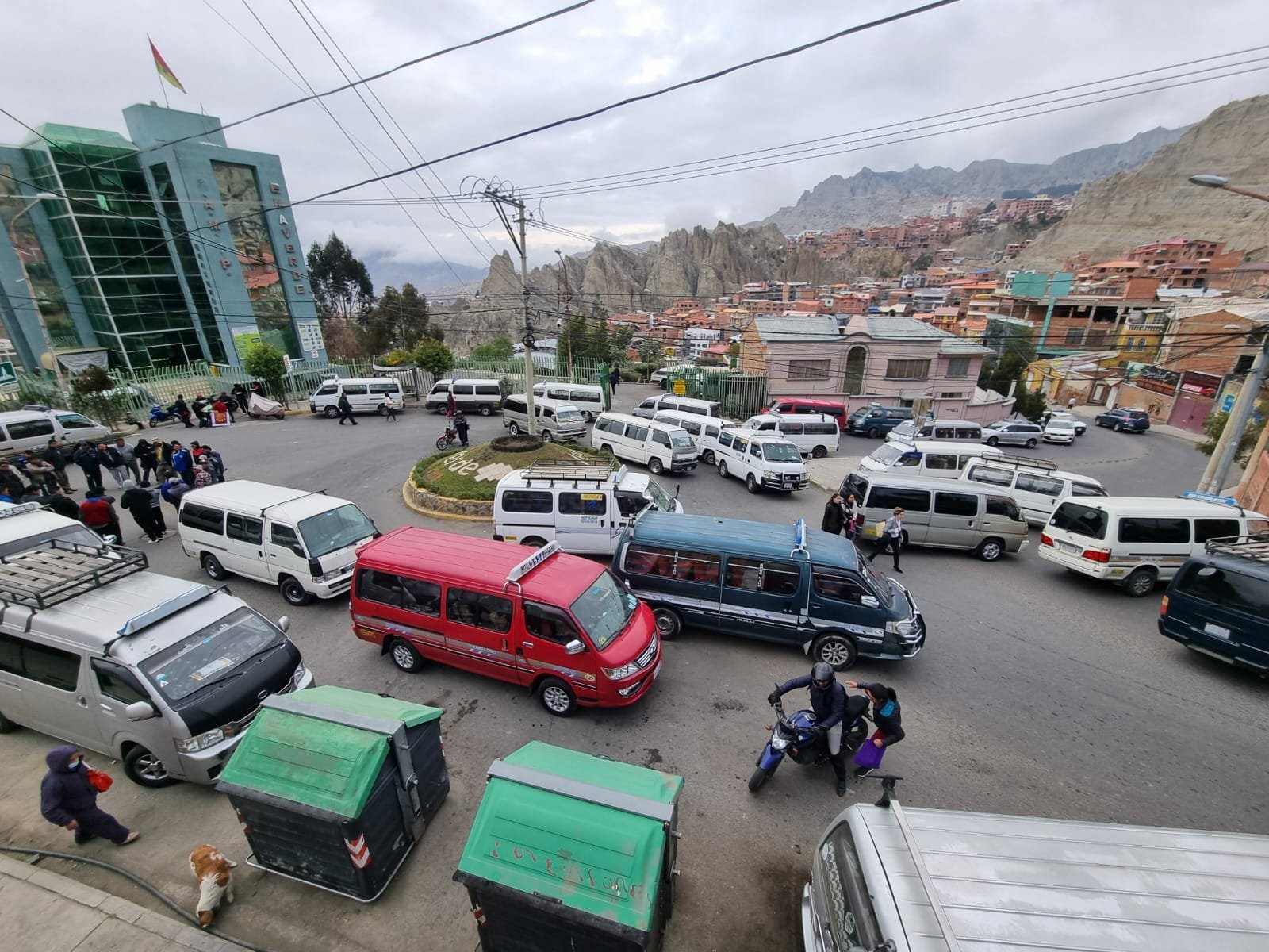 La Paz amanece bloqueada por choferes del transporte público 464272940 855772290051634 6689226033043690937 n