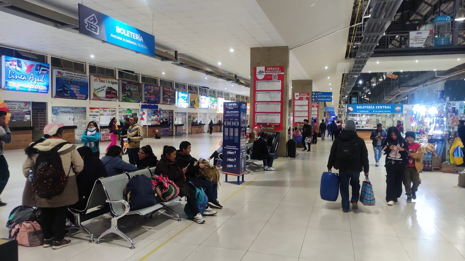 Terminales de buses del país registran alta afluencia de pasajeros a horas de la segunda vuelta 480491086 659270829967865 2374474040658572209 n