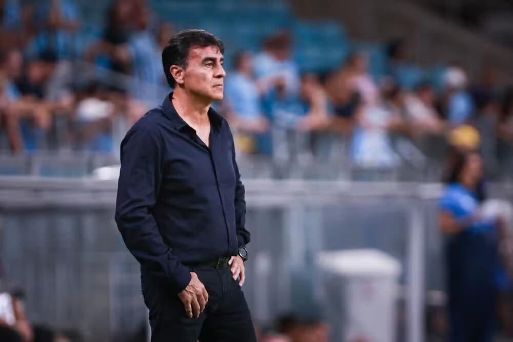 Gustavo Quinteros es destituido como entrenador de Gremio de Porto Alegre en Brasil 490697050 1248531840608530 5268066560658846650 n