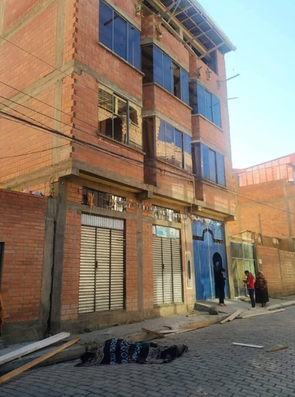 Se reporta la muerte de un obrero tras caer de una construcción en la ciudad de El Alto 520370739 1351210107013188 12857542682335831 n e1753222155541