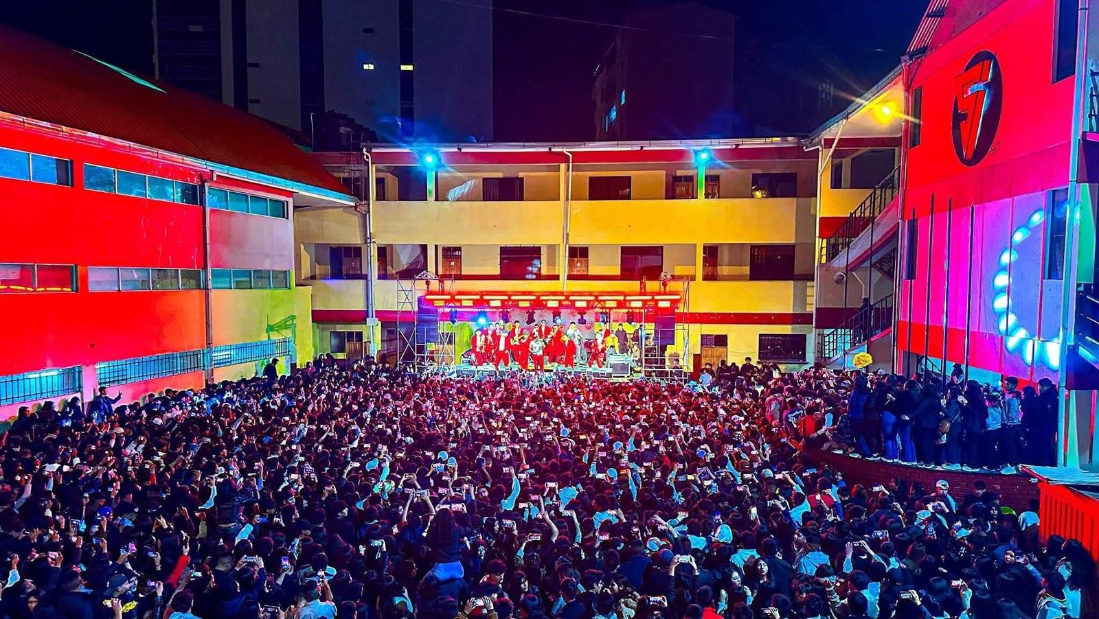 Falleció la adolescente que quedó en terapia intensiva tras avalancha humana en Oruro 549291961 1344121253750009 6762128423102919130 n e1758555361813