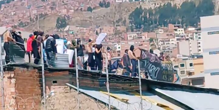 La Paz: Internos de la cárcel de San Pedro levantan protesta por los prediarios, pero se mantienen en emergencia 549437800 1272642228211378 9154932937652168916 n e1758053081604
