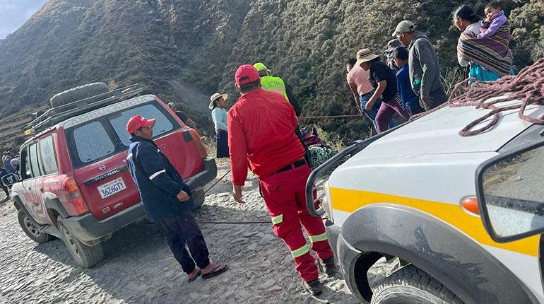 Cochabamba: embarrancamiento de minibús en Morochata deja 9 muertos y 9 heridos 5 me 1 policia boliviana