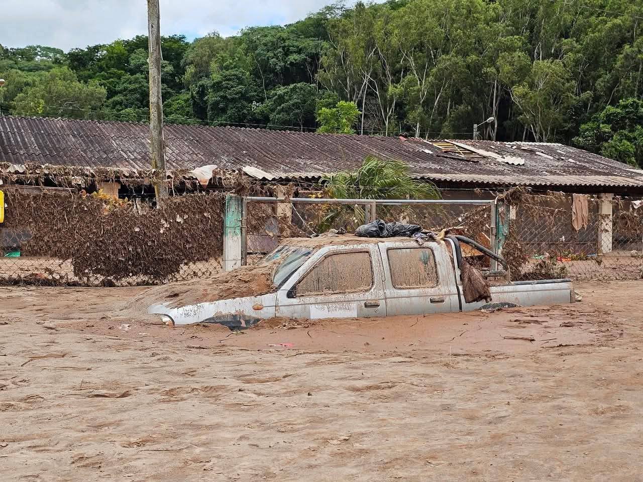 Aviso de alerta roja por de desborde de ríos, tormentas eléctricas y fuertes vientos en Santa Cruz y Beni 600289902 1479180650877397 7154470878589114913 n