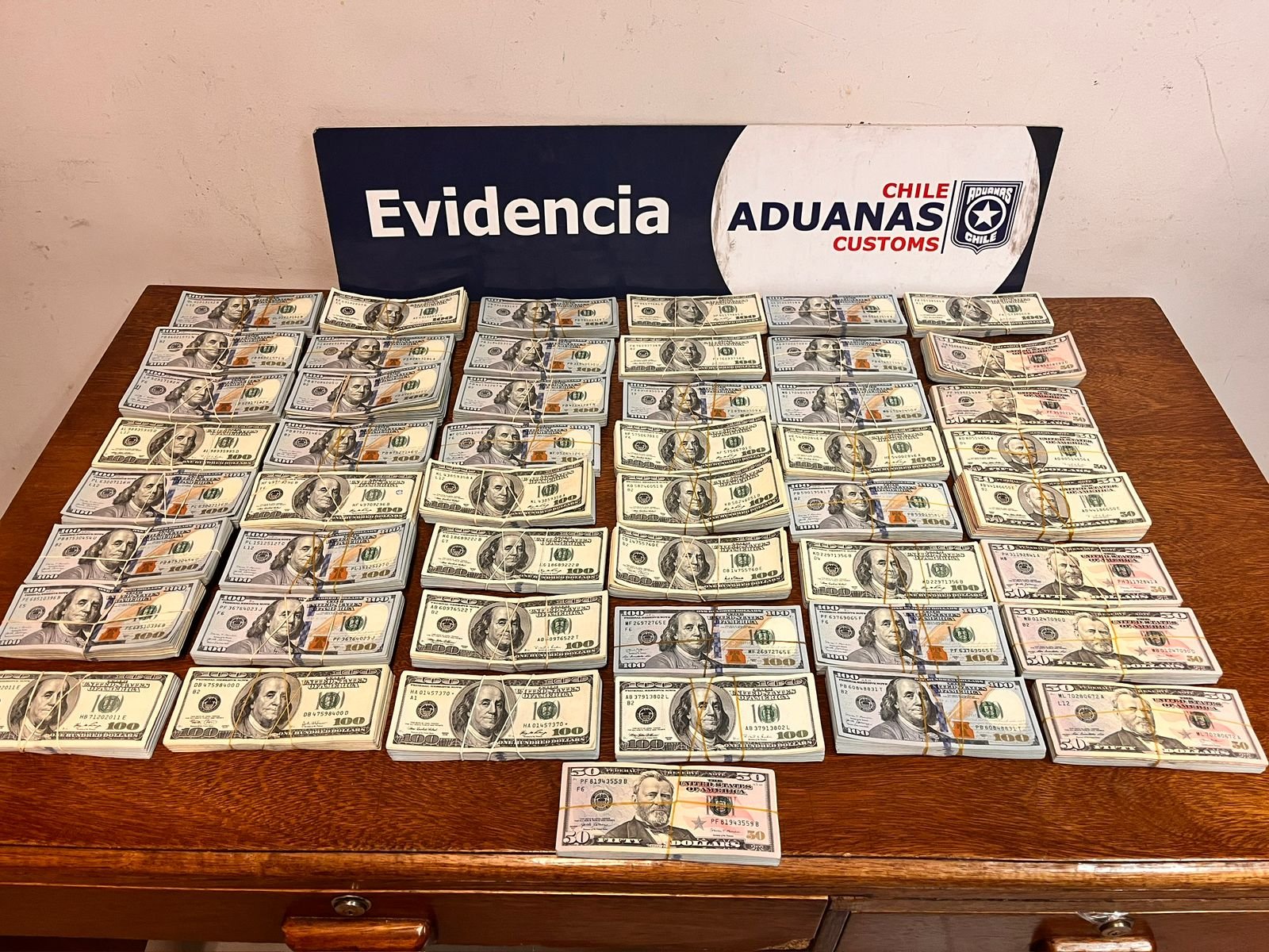 Hallan en Chile casi medio millón de dólares ocultos en un bus proveniente de Bolivia 600936404 1181448390829945 6827889333848937386 n