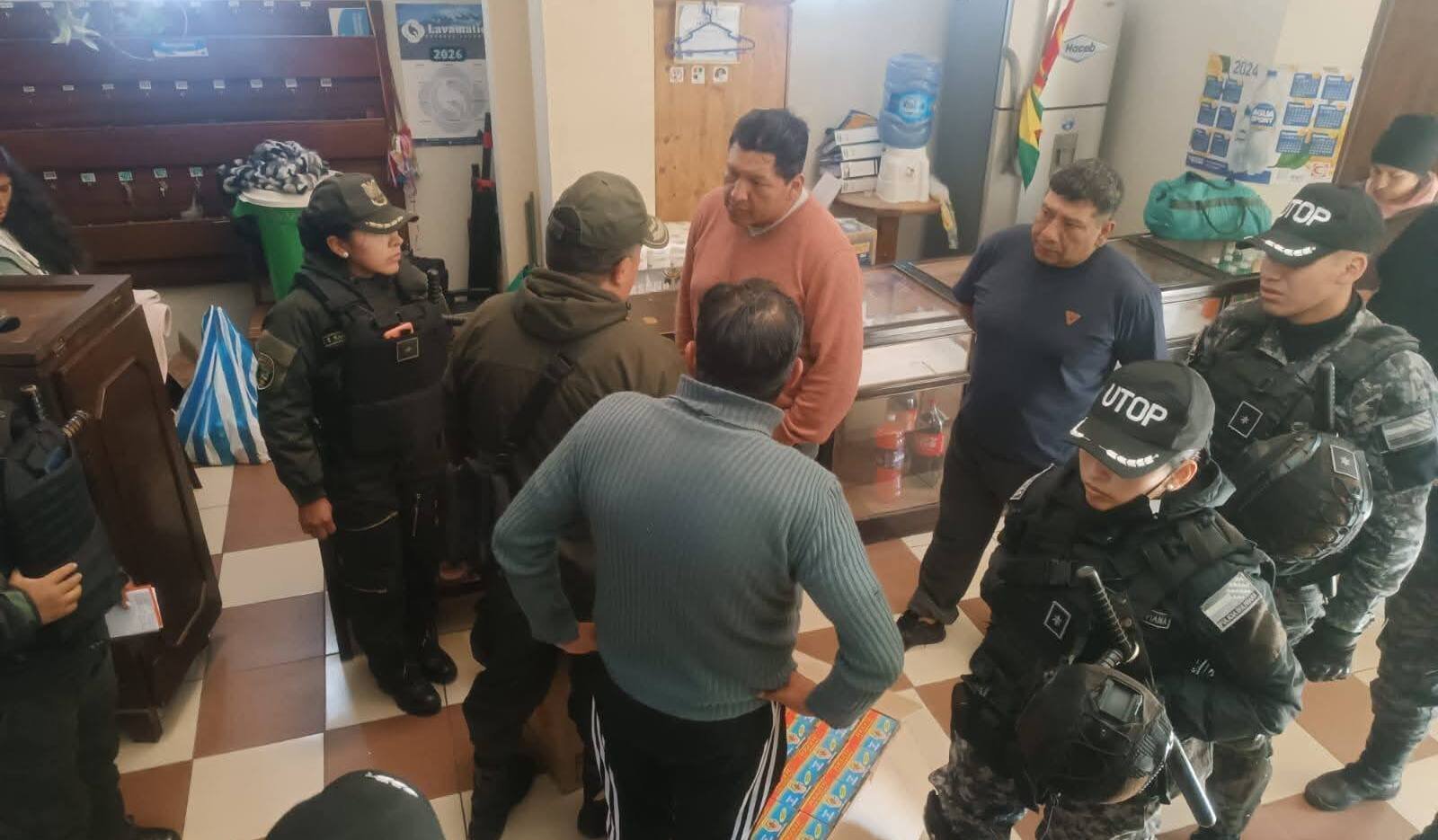 Ministro Oviedo desmiente detención de Argollo tras operativo en residencial de la COB 612019222 1473728331426085 8091769320927557673 n 1