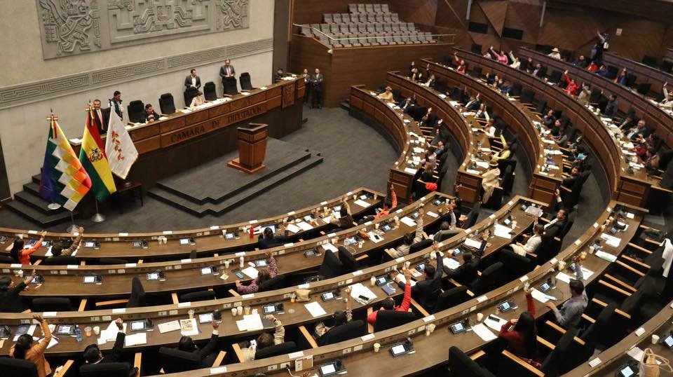 Senadora Chapetón presenta proyecto de ley para reactivar interpelación a ministros 623468271 1220488783598125 225646756335379888 n