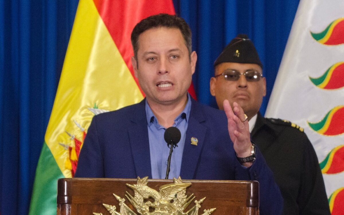 Lara anuncia denuncia penal contra gerente de YPFB por gasolina con ...