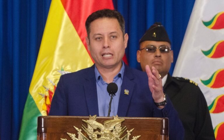 Lara anuncia denuncia penal contra gerente de YPFB por gasolina con ...