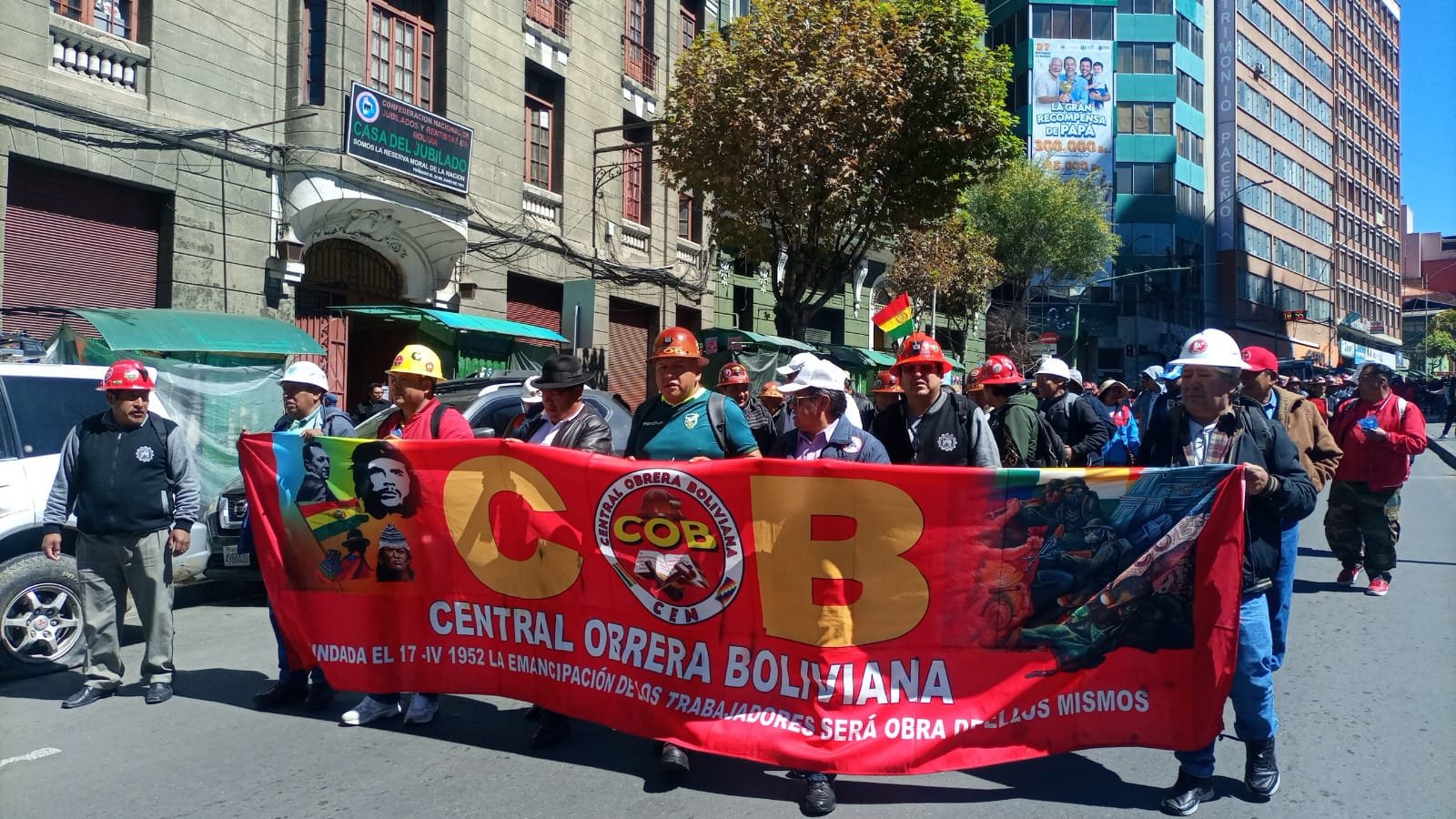 COB marcha en La Paz y demanda al Gobierno incremento salarial 657910905 1379219487582385 2273857464702831236 n
